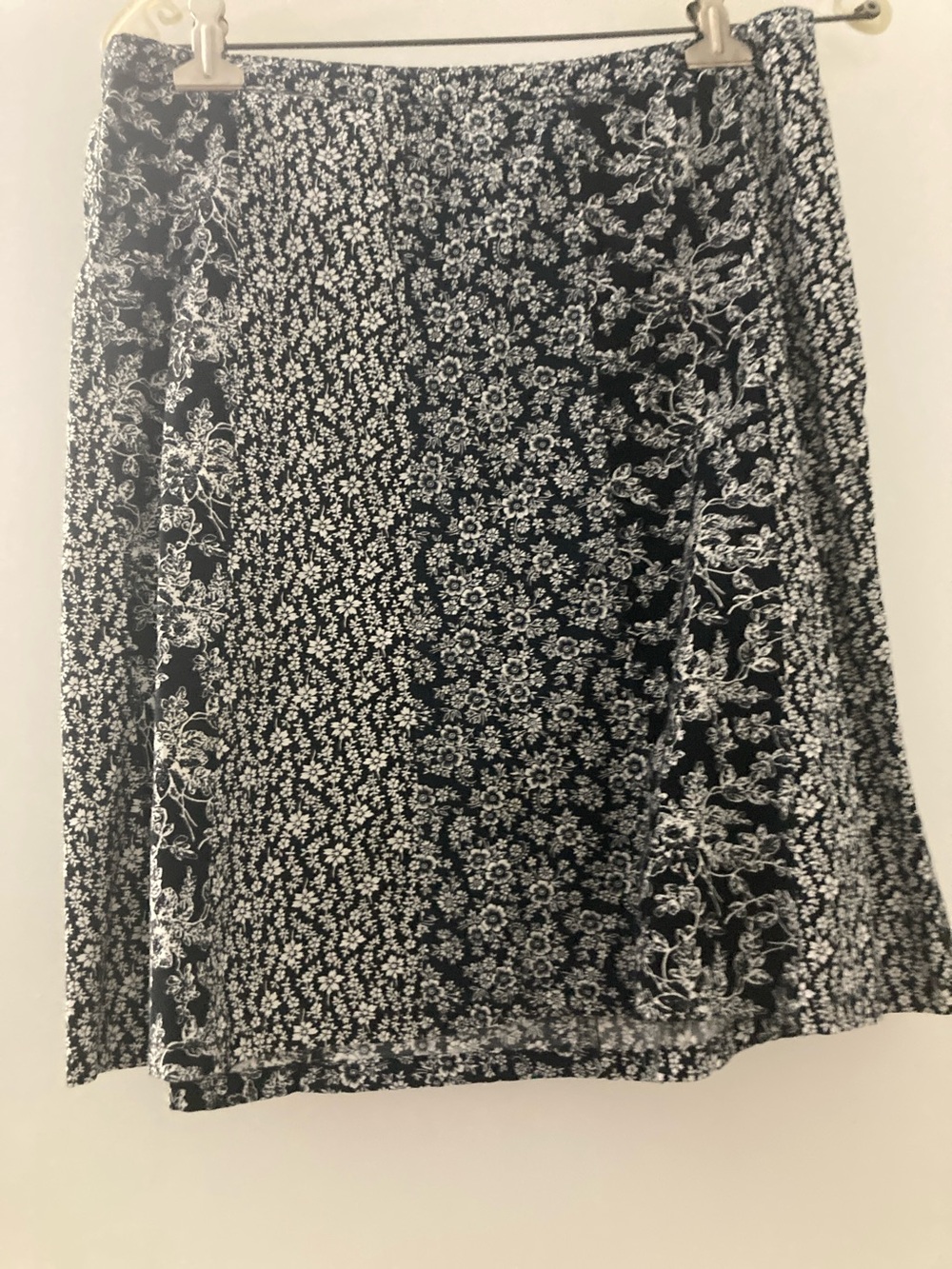 LOFT Black and White Floral A-Line Skirt